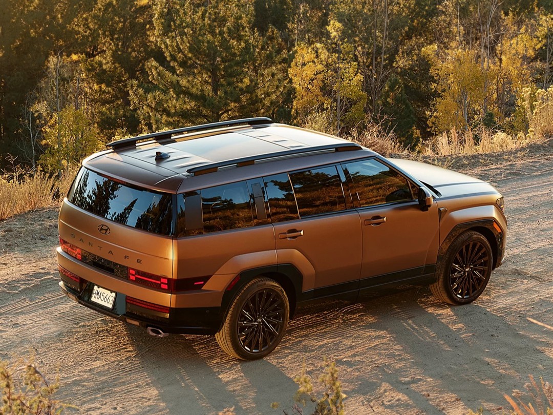 2024 Sante Fe Outddors in the sunlight