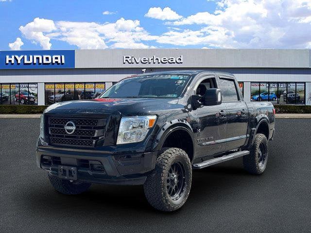 2023 Nissan Titan SV