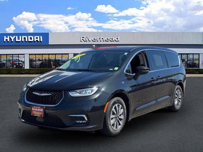 2023 Chrysler Pacifica Hybrid Touring L