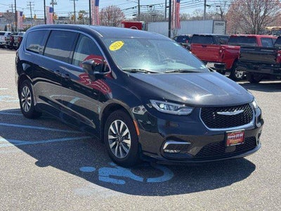 2023 Chrysler Pacifica Hybrid Touring L