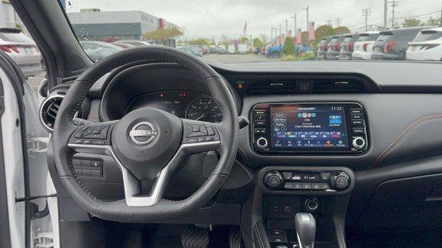 2022 Nissan Kicks SR