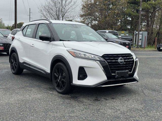 2022 Nissan Kicks SR