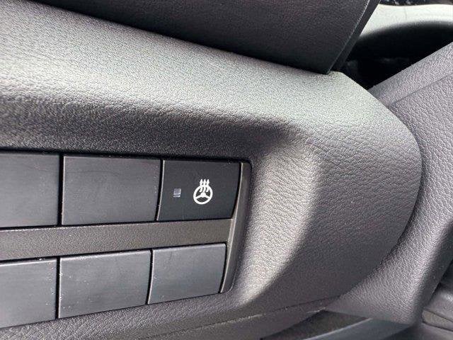 2022 Nissan Kicks SR