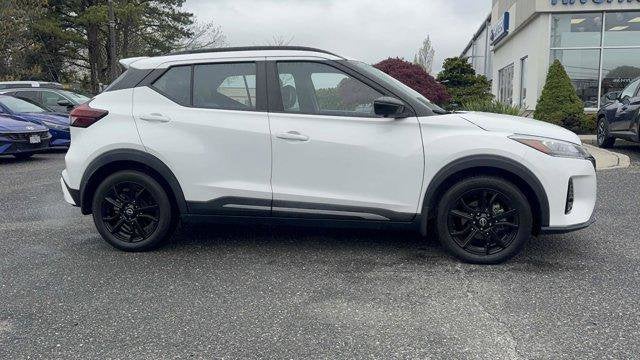 2022 Nissan Kicks SR