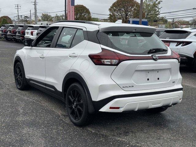 2022 Nissan Kicks SR
