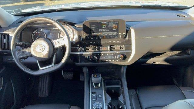 2022 Nissan Pathfinder SL