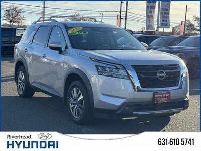2022 Nissan Pathfinder SL