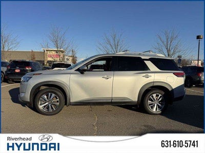 2022 Nissan Pathfinder SL