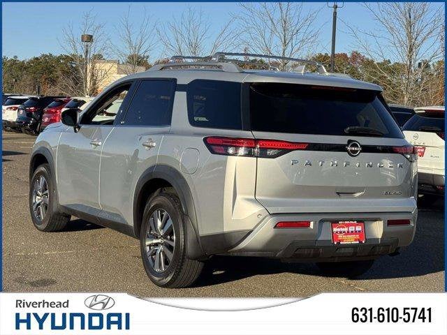 2022 Nissan Pathfinder SL