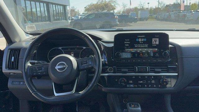 2023 Nissan Pathfinder SL