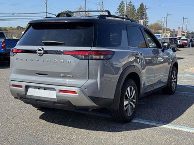 2024 Nissan Pathfinder SL