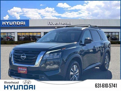 2022 Nissan Pathfinder SL