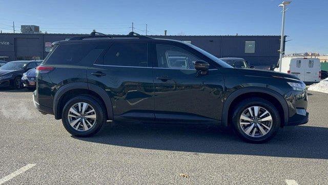 2022 Nissan Pathfinder SL