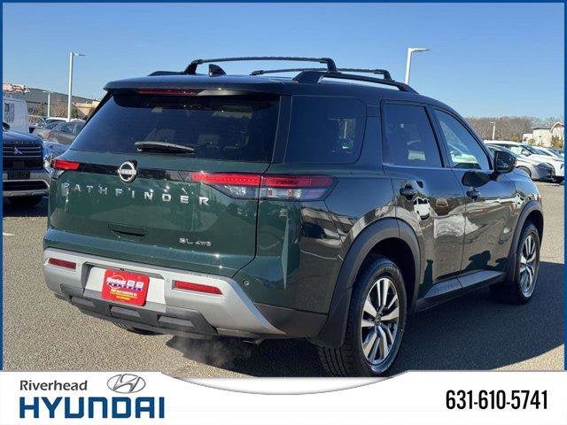 2022 Nissan Pathfinder SL