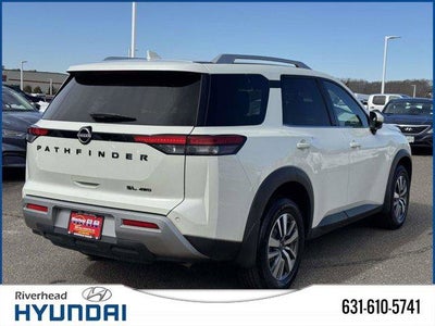 2022 Nissan Pathfinder SL