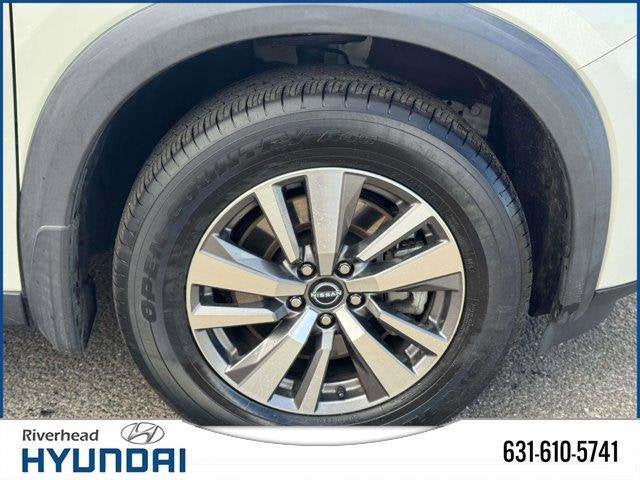 2022 Nissan Pathfinder SL