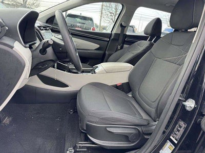 2023 Hyundai TUCSON SE