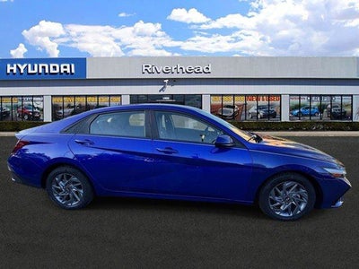 2024 Hyundai ELANTRA SE