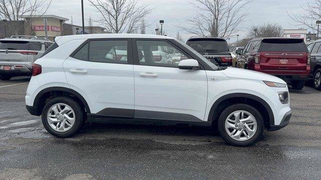 2022 Hyundai VENUE SE