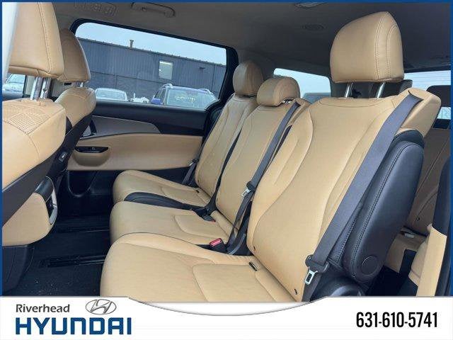 2024 Kia Carnival LX